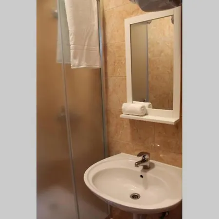 For 2 In Center Apartment *